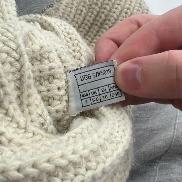 Women's UGG Australia Classic Cardy Sz 7 Knit Sweater Cream Woven‎ Button Boots - Picture 8 of 10